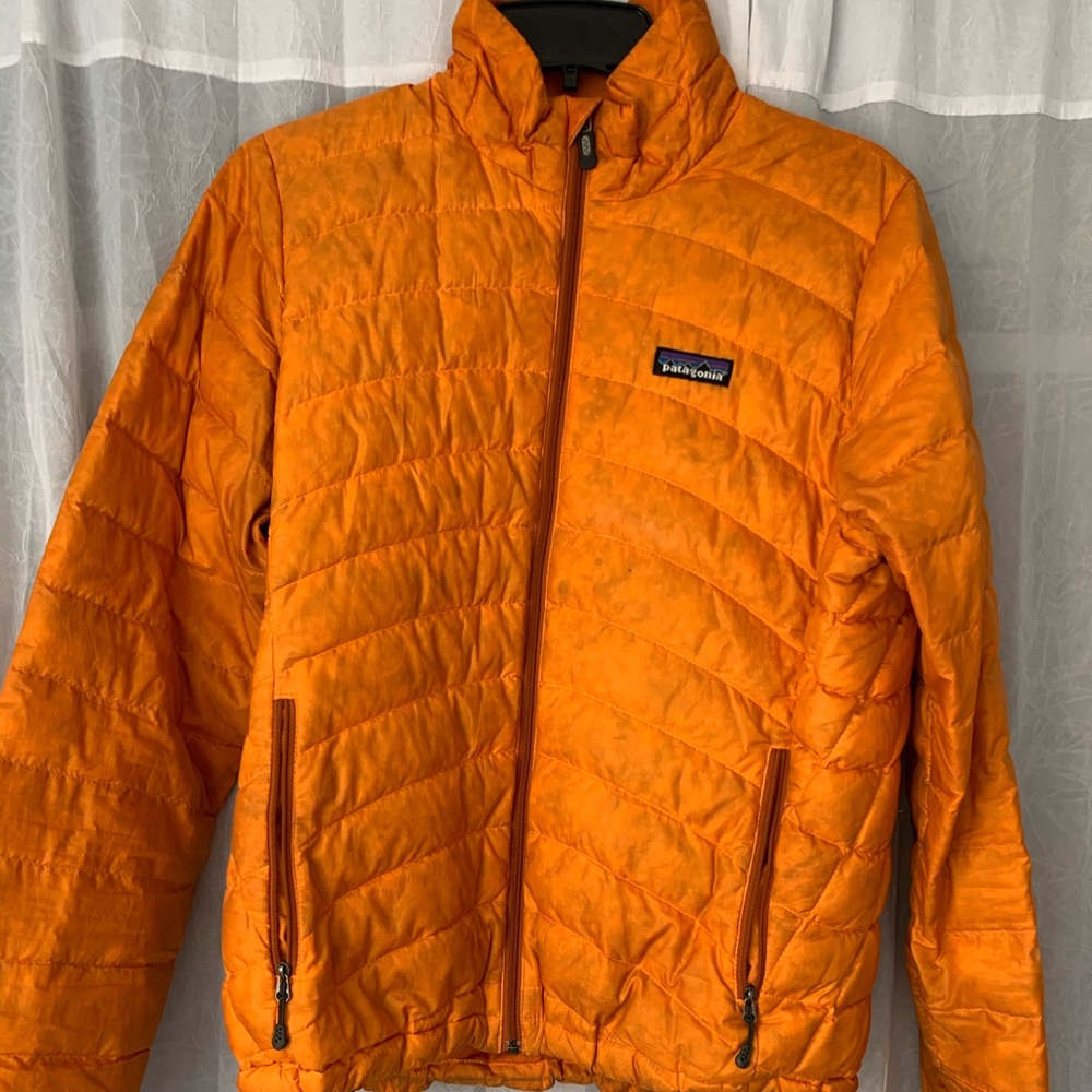 Patagonia puffer jacket (women’s medium)